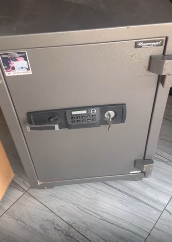 Coffre-Fort Universel Sécurisé avec Système de Sécurité Électronique et Clé - Modèle Waterproof